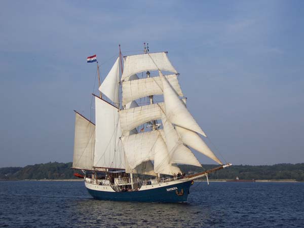 Antigua | Tall Ship Company